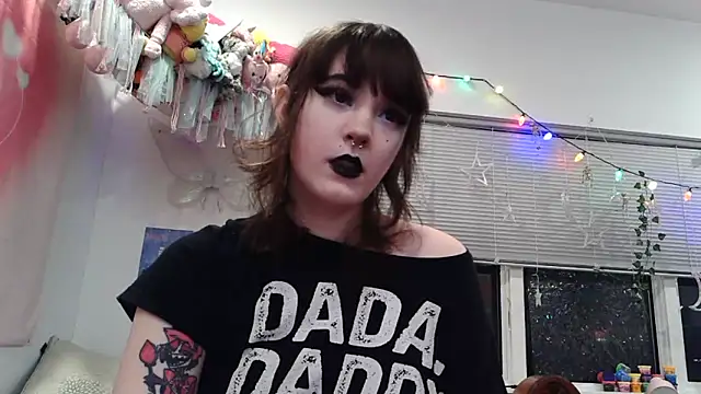Snapshot of Trickylucy555 chatting on 13, 2, 2026 Trickylucy555 online show from 13, 2, 2026