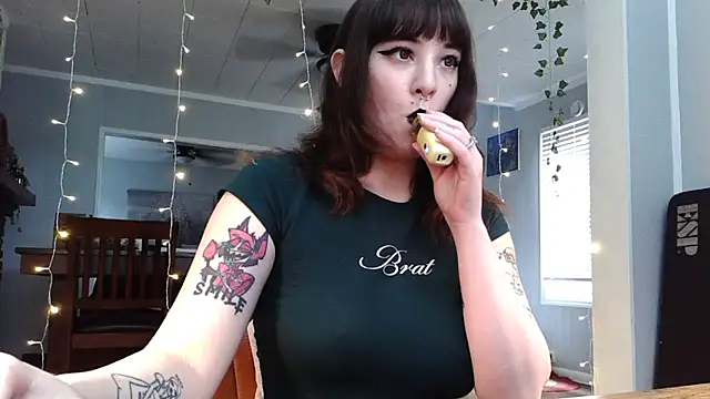 Snapshot of Trickylucy555 chatting on 12, 5, 2026 Trickylucy555 online show from 12, 5, 2026