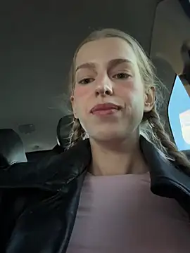 kira mia online show from 8, 4, 2026