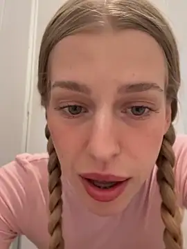 kira mia online show from 21, 4, 2026