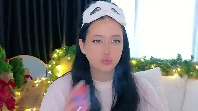 Felicia Herceg online show from 13, 12, 2025