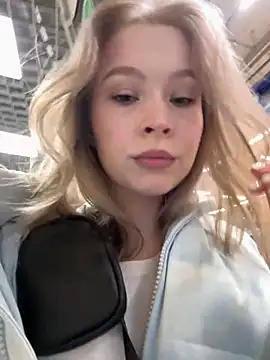 Snapshot of Eliiizaaa chatting on 25, 10, 2025 Eliiizaaa online show from 25, 10, 2025