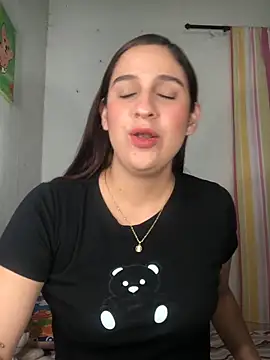 Snapshot of Zoey_sweet01 chatting on 22, 10, 2025 Zoey sweet01 online show from 22, 10, 2025