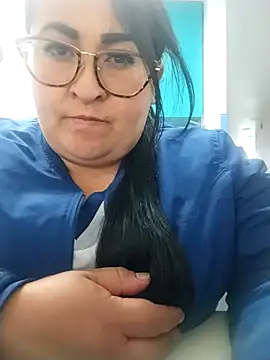 Snapshot of julitziI_09 chatting on 17, 11, 2025 julitziI 09 online show from 17, 11, 2025