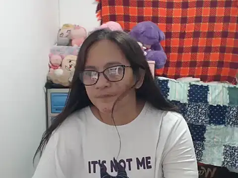 Snapshot of Kinkybela2025 chatting on 31, 10, 2025 Kinkybela2025 online show from 31, 10, 2025