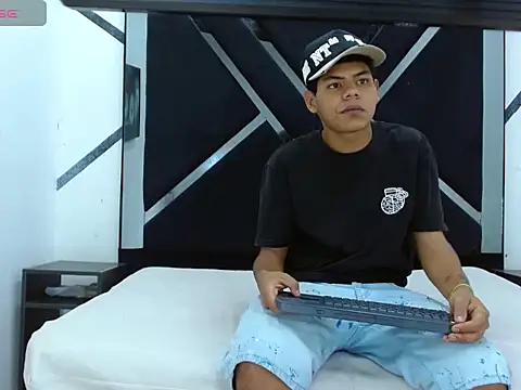 Yordi Alpha online show from 5, 11, 2025