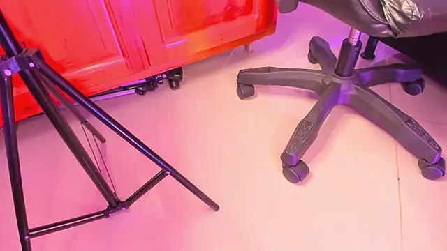 kittymonroe1 online show from 13, 4, 2026