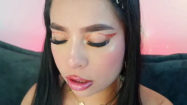 mia roux1 online show from 8, 4, 2026