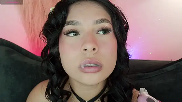 Snapshot of mia_roux1 chatting on 14, 6, 2026 mia roux1 online show from 14, 6, 2026