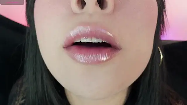 Snapshot of mia_roux1 chatting on 21, 6, 2026 mia roux1 online show from 21, 6, 2026
