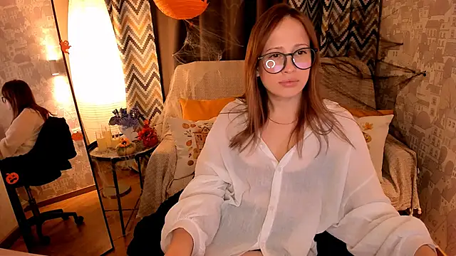 Snapshot of _SilverMoon_ chatting on 22, 10, 2025 SilverMoon online show from 22, 10, 2025