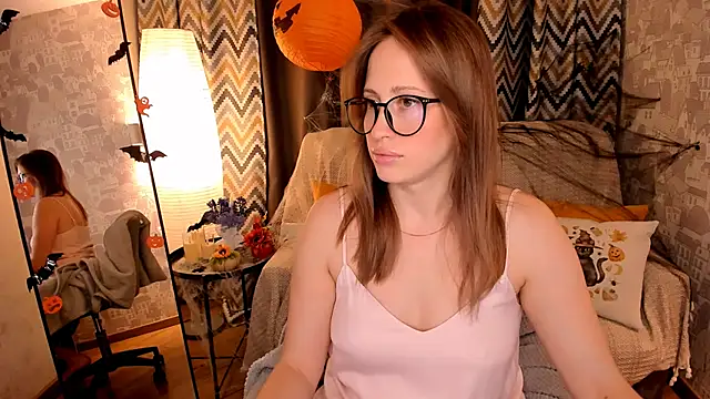  SilverMoon  online show from 28, 10, 2025