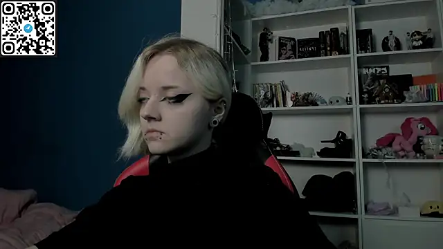 Holy Mistress S online show from 11, 1, 2026