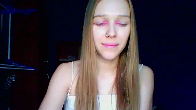 Snapshot of mari_martin chatting on 7, 11, 2025 mari martin online show from 7, 11, 2025