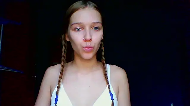 Snapshot of mari_martin chatting on 9, 11, 2025 mari martin online show from 9, 11, 2025