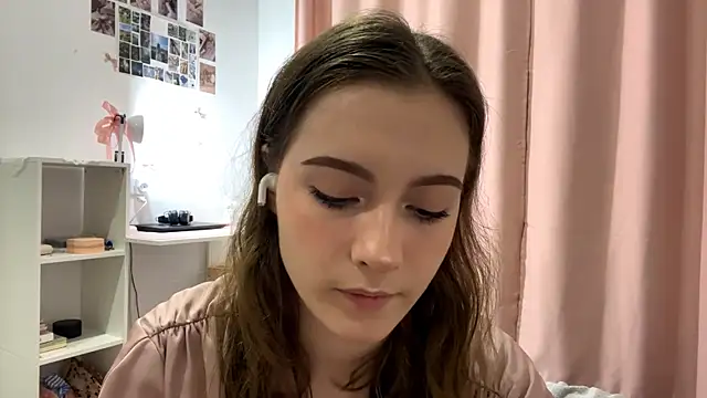 Snapshot of Kira_Sanders chatting on 23, 10, 2025 Kira Sanders online show from 23, 10, 2025