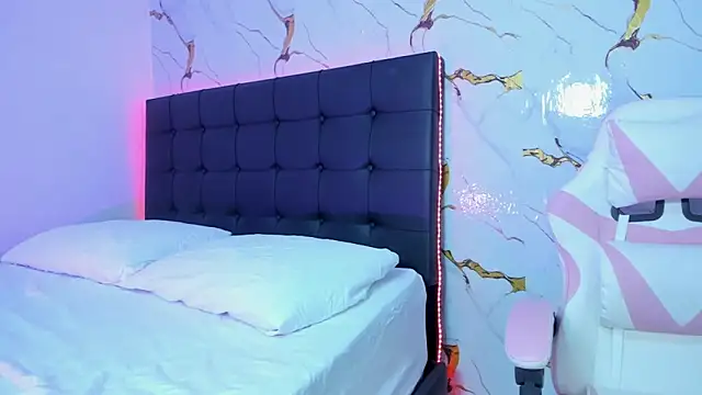 Scarlet DLuce online show from 18, 4, 2026