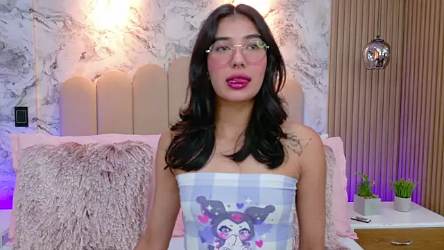 AdelineJhones online show from 25, 3, 2026