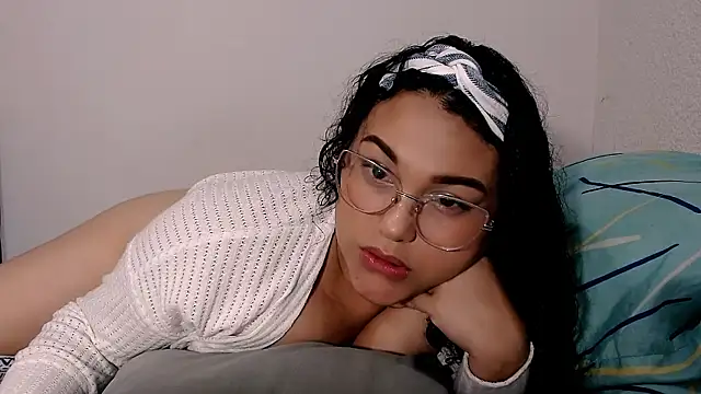 Snapshot of mira_cherry02 chatting on 8, 11, 2025 mira cherry02 online show from 8, 11, 2025