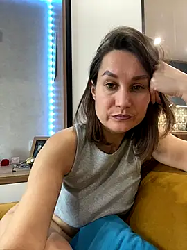 Snapshot of AliceLili chatting on 1, 11, 2025 AliceLili online show from 1, 11, 2025