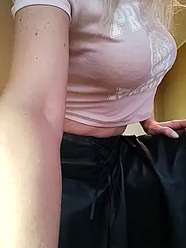 SelinaLovqx online show from 21, 11, 2025