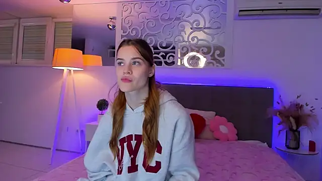 LuisaClover online show from 1, 12, 2025