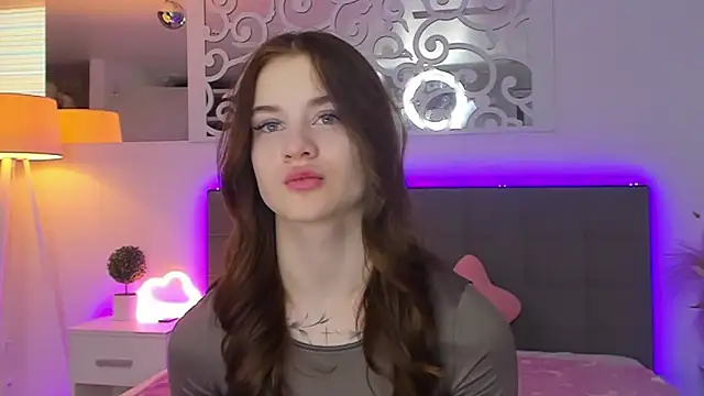 LuisaClover online show from 3, 3, 2026