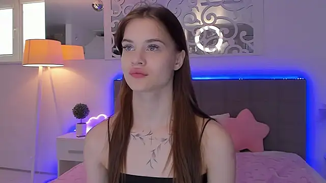 LuisaClover online show from 7, 4, 2026