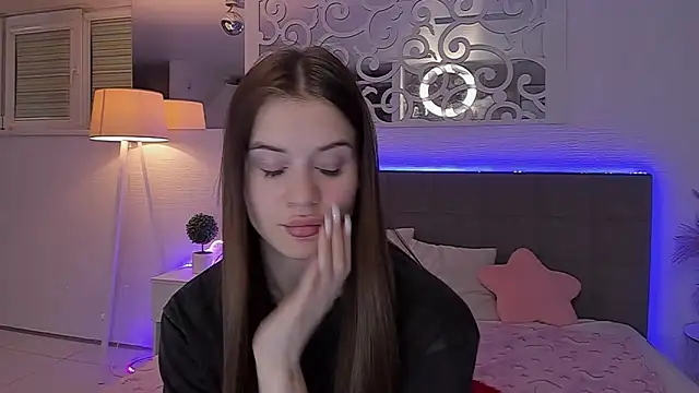 Snapshot of LuisaClover chatting on 19, 4, 2026 LuisaClover online show from 19, 4, 2026