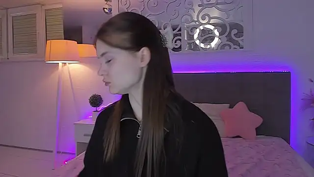 Snapshot of LuisaClover chatting on 24, 4, 2026 LuisaClover online show from 24, 4, 2026