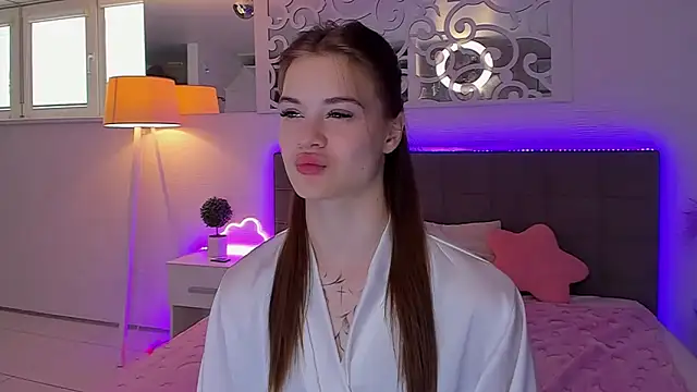 Snapshot of LuisaClover chatting on 28, 4, 2026 LuisaClover online show from 28, 4, 2026