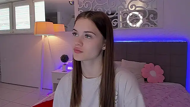 Snapshot of LuisaClover chatting on 3, 5, 2026 LuisaClover online show from 3, 5, 2026