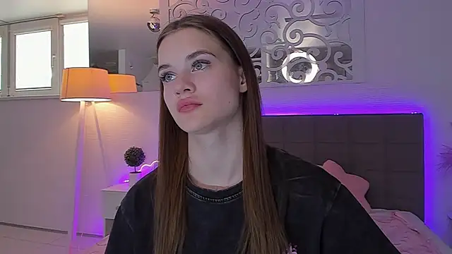 Snapshot of LuisaClover chatting on 10, 5, 2026 LuisaClover online show from 10, 5, 2026