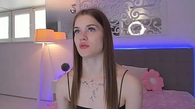 Snapshot of LuisaClover chatting on 15, 5, 2026 LuisaClover online show from 15, 5, 2026