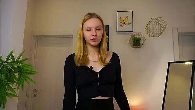 ElissaGlod online show from 28, 10, 2025