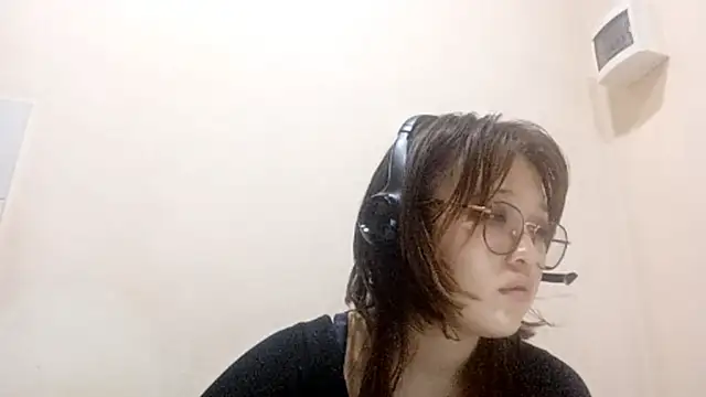 Snapshot of web3queen chatting on 23, 10, 2025 web3queen online show from 23, 10, 2025