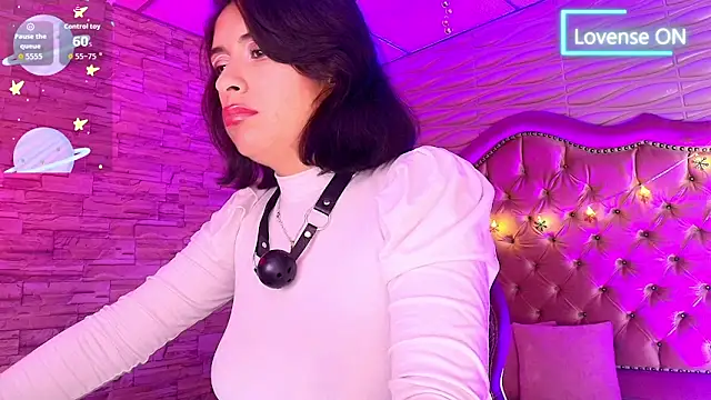 Snapshot of Roxanne_Han chatting on 19, 12, 2025 Roxanne Han online show from 19, 12, 2025