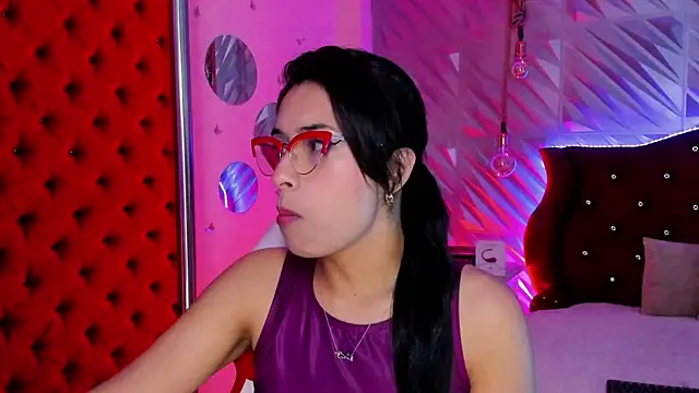 Snapshot of Roxanne_Han chatting on 20, 4, 2026 Roxanne Han online show from 20, 4, 2026