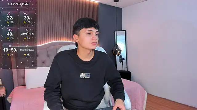 Maxii18  online show from 8, 11, 2025