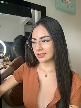 IslaCole online show from 4, 11, 2025