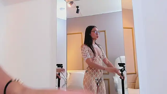 NahimiThompson online show from 4, 2, 2026