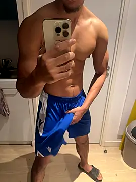 bigDickParis92 online show from 26, 10, 2025