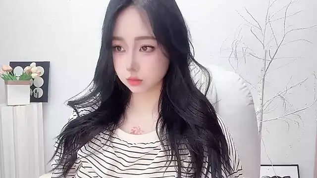 Love-hanzaizai718 online show from 17, 12, 2025