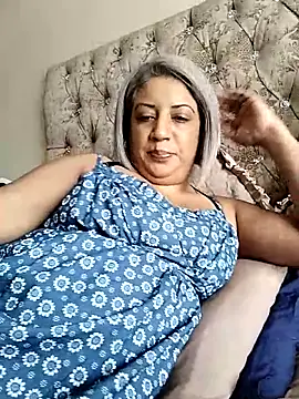 Snapshot of IndianLara chatting on 13, 11, 2025 IndianLara online show from 13, 11, 2025