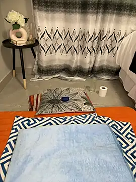 Nicole bash online show from 9, 3, 2026