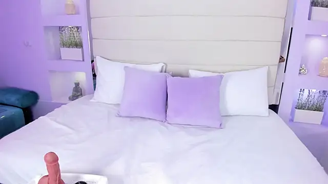 AmyColman  online show from 10, 1, 2026