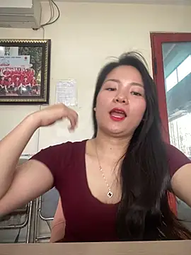 Bee Yellow00 online show from 28, 3, 2026