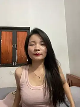 Snapshot of Bee_Yellow00 chatting on 17, 6, 2026 Bee Yellow00 online show from 17, 6, 2026