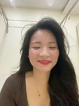Snapshot of Bee_Yellow00 chatting on 17, 7, 2026 Bee Yellow00 online show from 17, 7, 2026