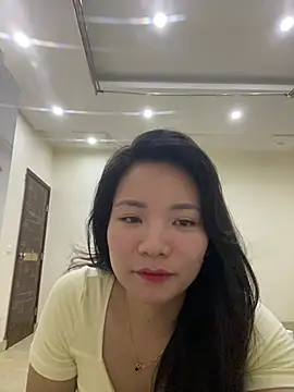 Snapshot of Bee_Yellow00 chatting on 19, 7, 2026 Bee Yellow00 online show from 19, 7, 2026